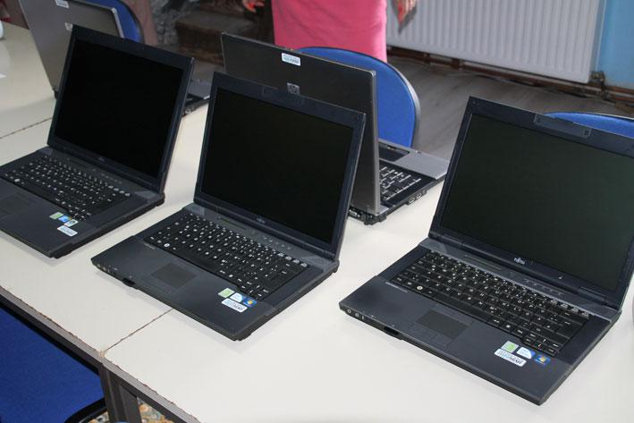 Eastern Mining donates laptops to the General Library of Vareš